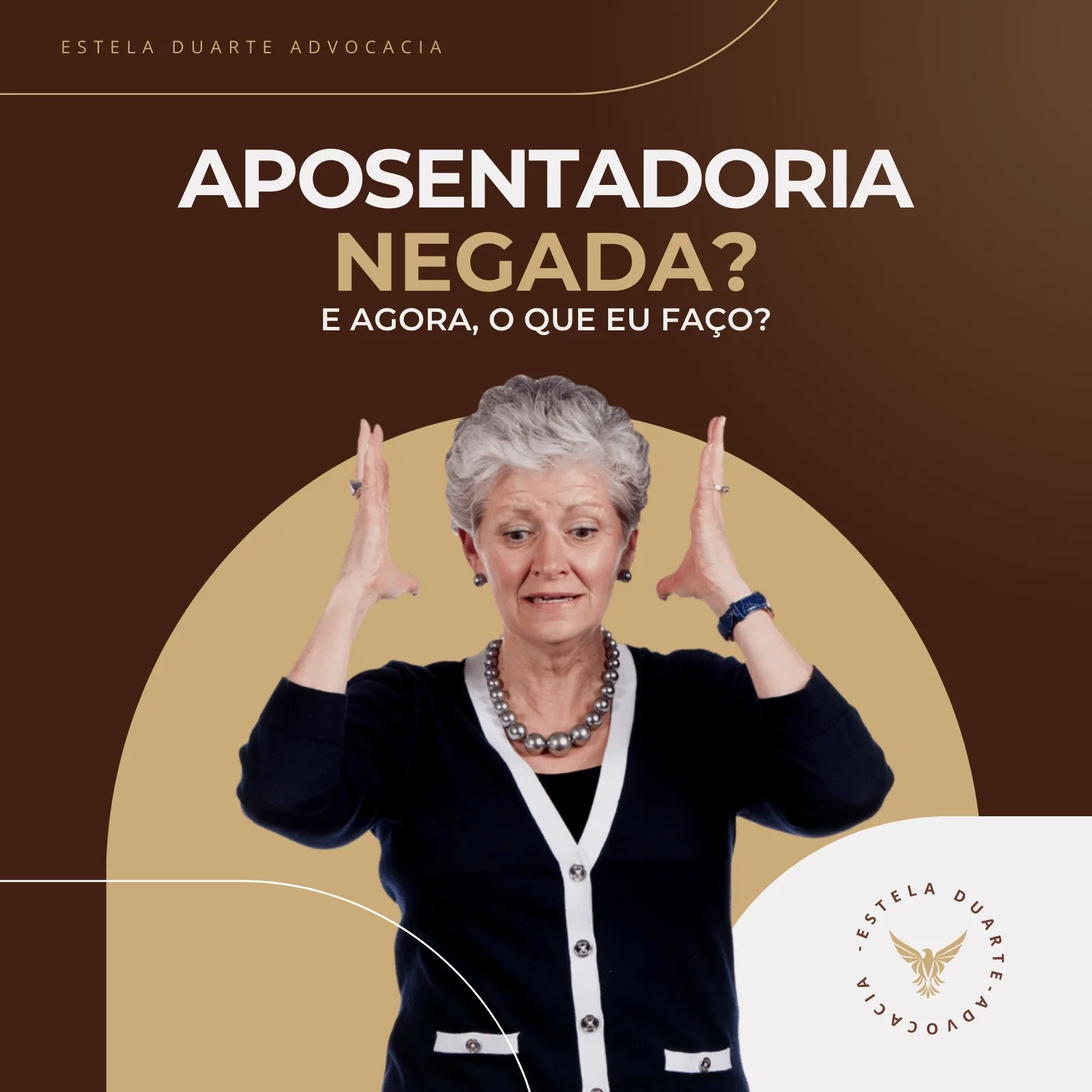 Post para Instagram sobre aposentadoria negada, com uma mulher idosa expressando desespero. O texto principal é 'Aposentadoria Negada? E agora, o que eu faço?'. Cores marrom e cinza predominantes, com um círculo bege ao fundo.