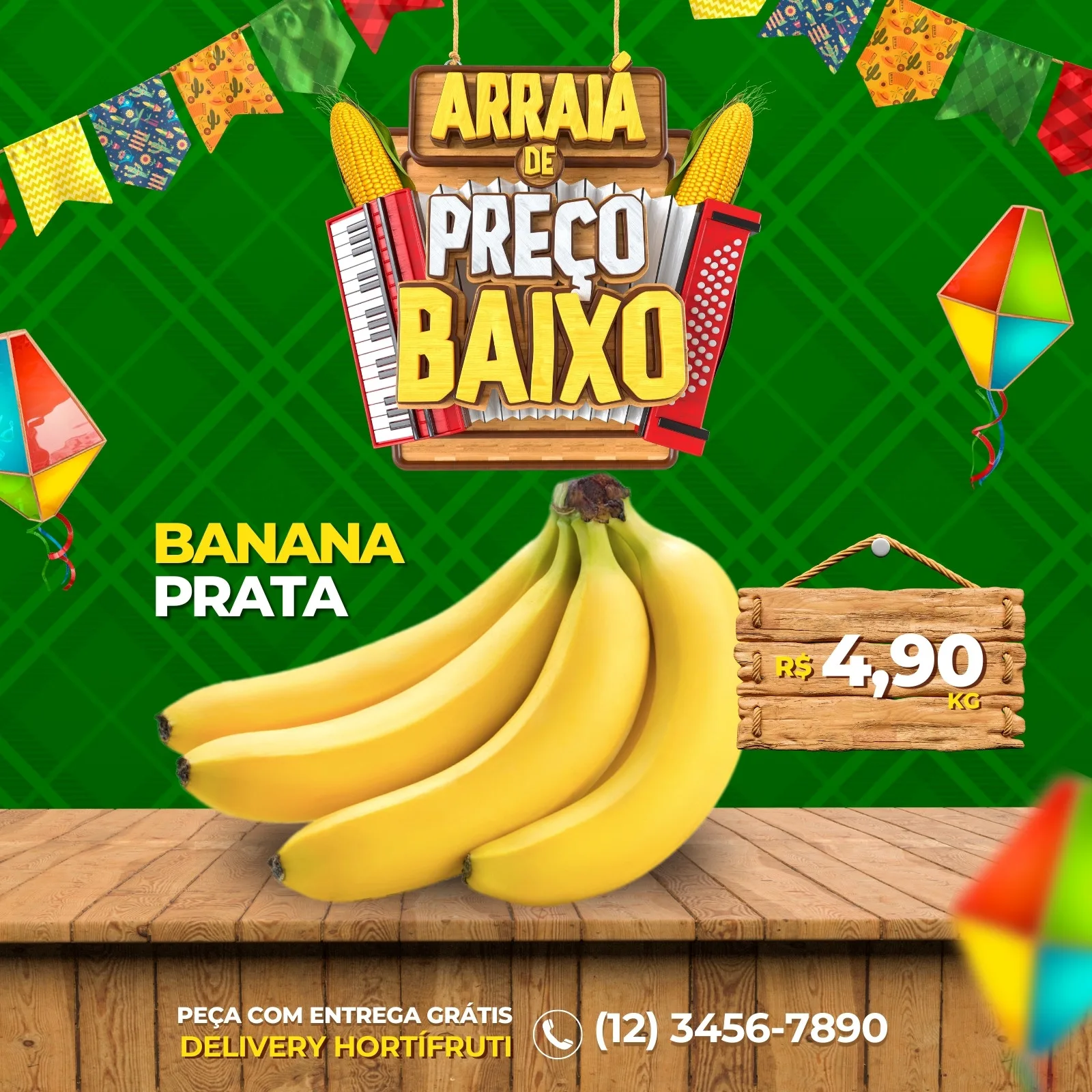 Post para Instagram com tema de Festa Junina anunciando 'Arraiá de Preço Baixo'. Destaca bananas prata em primeiro plano com o preço R$ 4,90/kg. Elementos juninos como bandeirinhas, milho e sanfona compõem o visual vibrante.