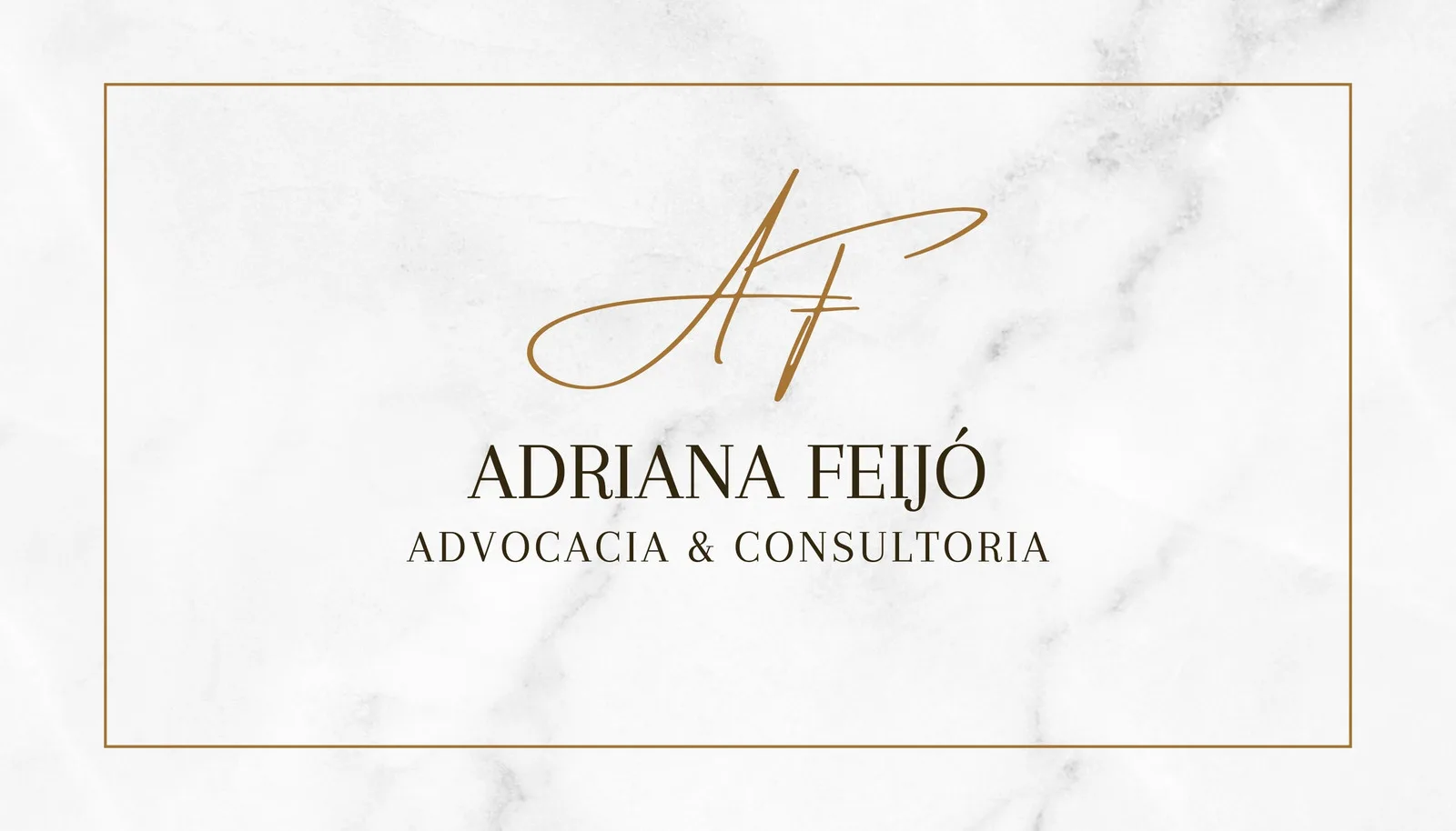 Um cartão de visita horizontal com fundo branco marmorizado e borda dourada fina. Apresenta um monograma dourado estilizado no topo, seguido pelo nome 'ADRIANA FEIJO' em letras pretas maiúsculas e a descrição 'ADVOCACIA & CONSULTORIA' abaixo.