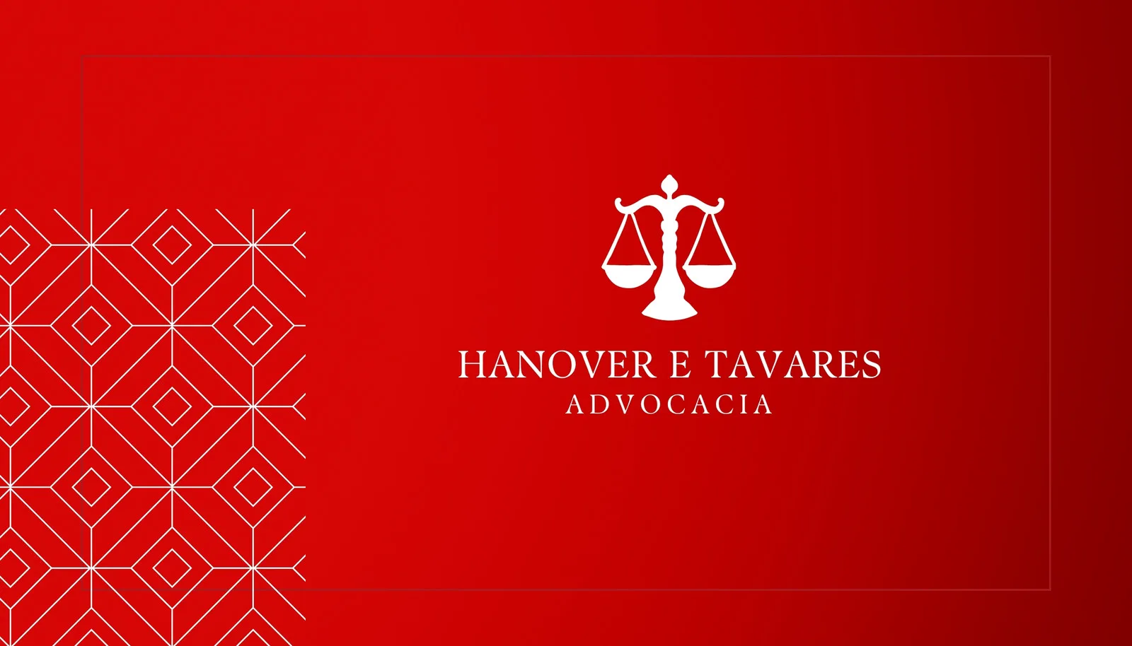 Banner horizontal vermelho com um padrão geométrico branco na lateral esquerda e o símbolo da balança da justiça em branco no centro, acompanhado do texto 'Hanover e Tavares Advocacia'. Ideal para cartões de visita digitais de advogados.
