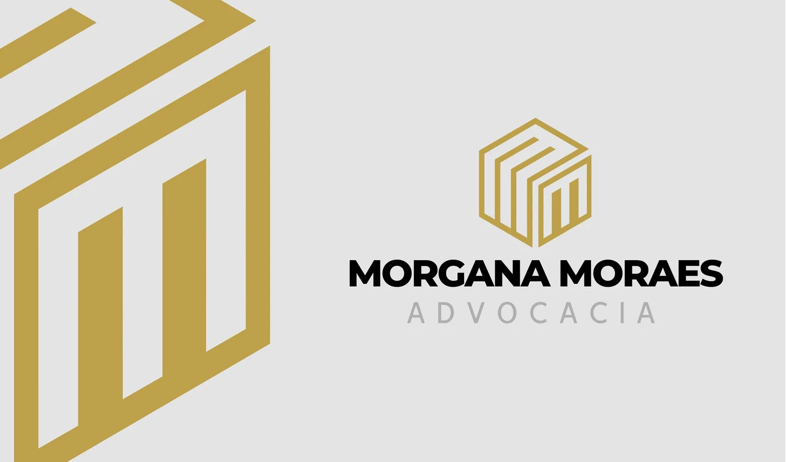 Cartão de visita horizontal para escritório de advocacia com fundo cinza claro. Apresenta um logo geométrico em dourado e o nome "Morgana Moraes Advocacia" em tipografia moderna e elegante, transmitindo profissionalismo e sofisticação.
