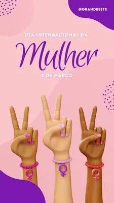 Três mãos de diferentes tons de pele erguidas com o sinal de paz, usando pulseiras com o símbolo feminino. O fundo é rosa claro com detalhes em roxo, celebrando o Dia Internacional da Mulher.