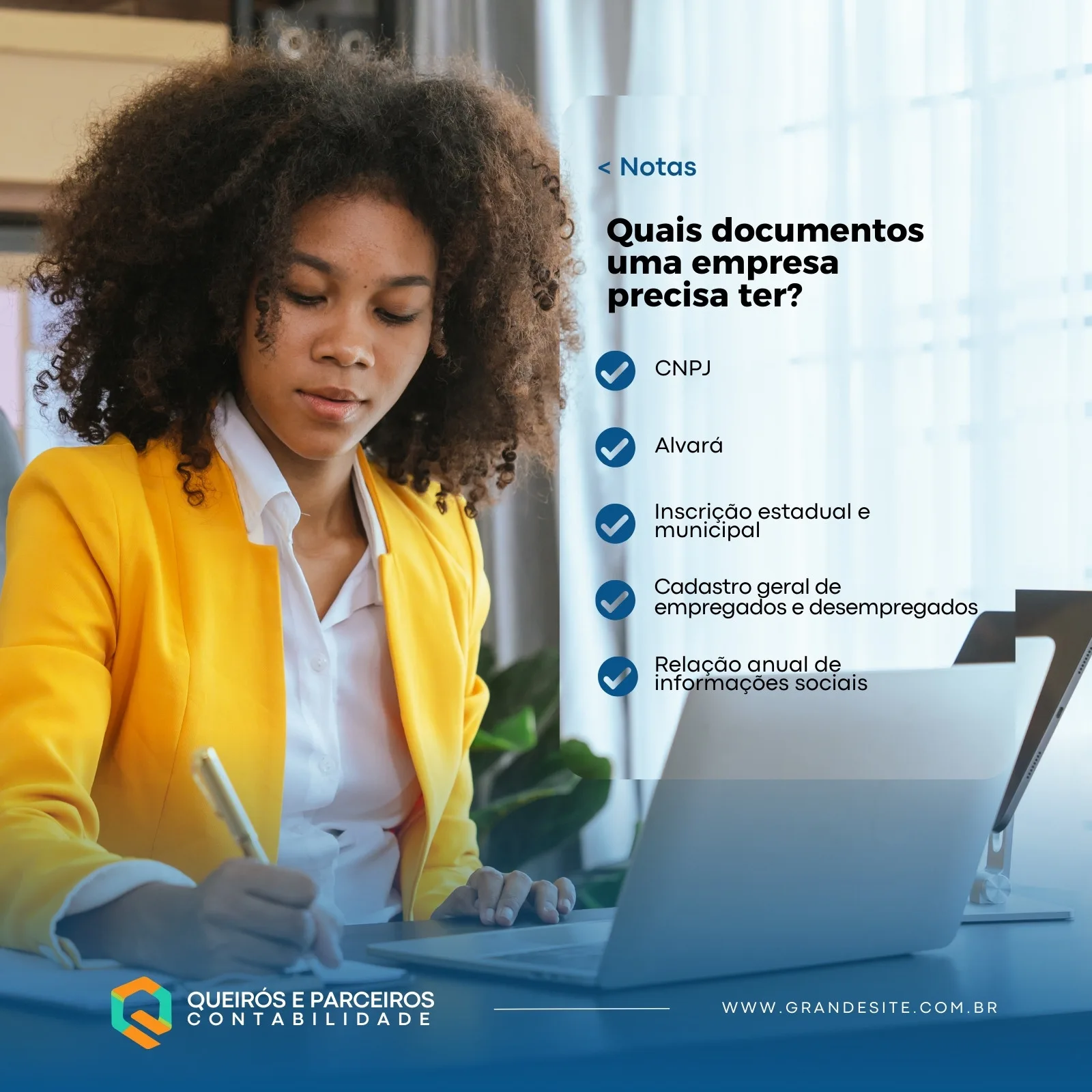 Mulher escrevendo em um caderno com um laptop aberto na frente. O post lista documentos essenciais para empresas como CNPJ, Alvará e Inscrição Estadual/Municipal. Design profissional para contabilidade.