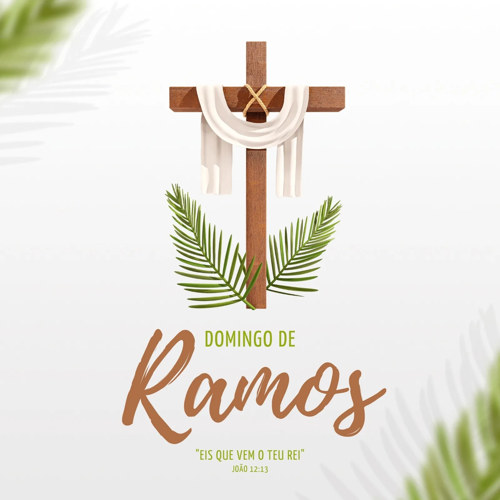 Um post de feed para Instagram com um design minimalista em verde e branco, apresentando uma cruz de madeira adornada com um pano branco e folhas de palmeira. O texto centralizado diz 'DOMINGO DE Ramos' com a citação bíblica 'Eis que vem o teu Rei' abaixo.