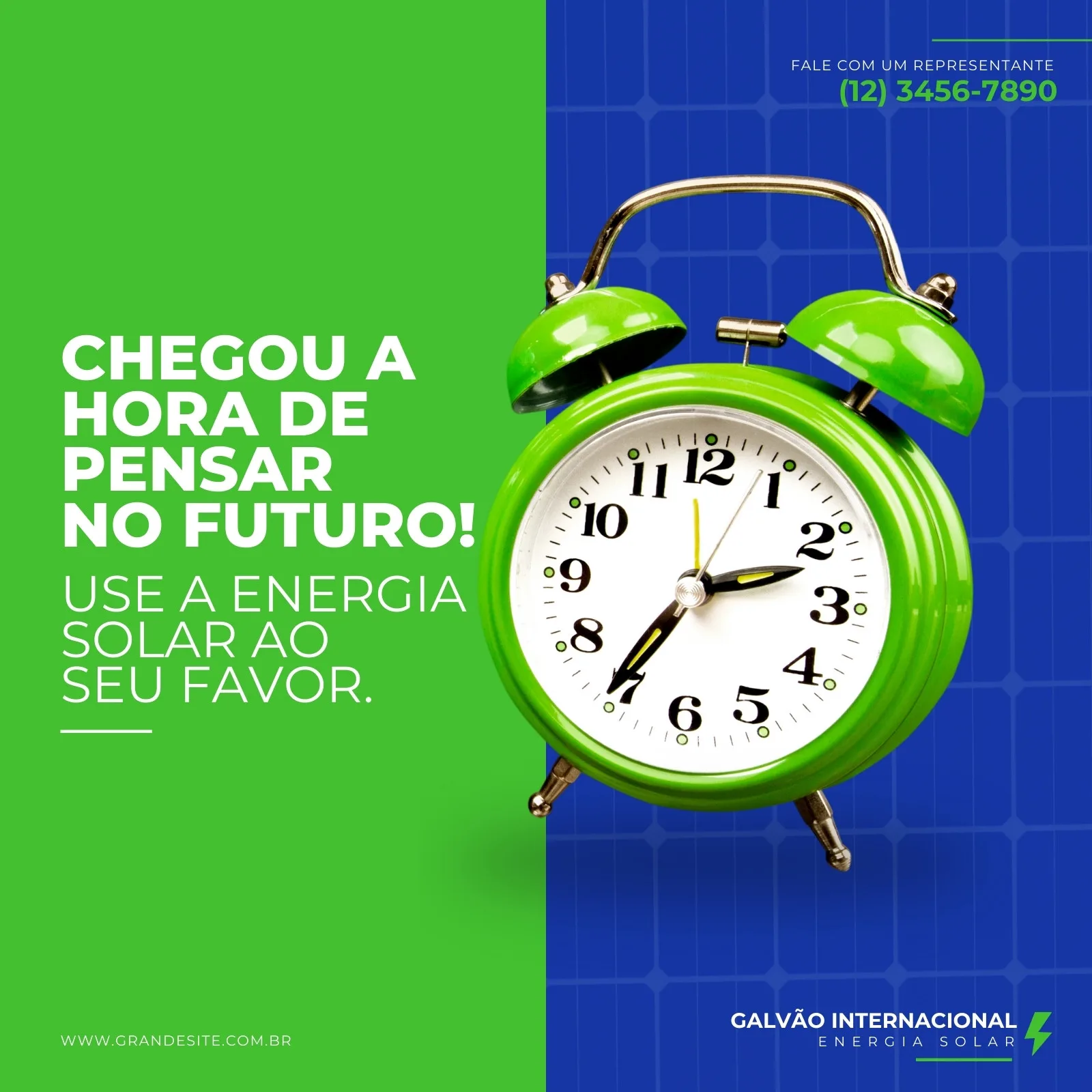 Post para Instagram com fundo dividido em verde e azul, apresentando um despertador verde brilhante em destaque. O texto "Chegou a hora de pensar no futuro! Use a energia solar ao seu favor." está em branco sobre o fundo verde.