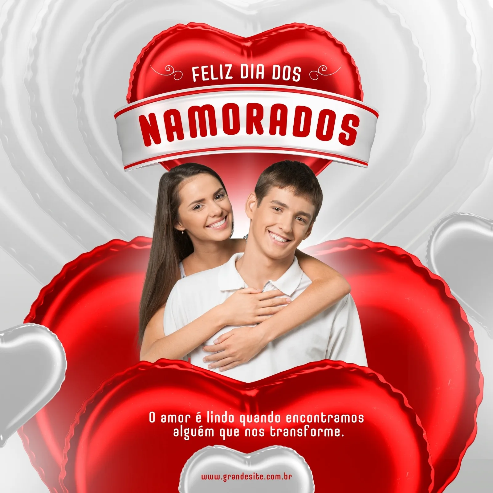 Um casal sorridente abraçado, com balões em formato de coração vermelho e branco ao redor. O texto "Feliz Dia dos Namorados" aparece em destaque. Perfeito para posts românticos e celebrações de casais.