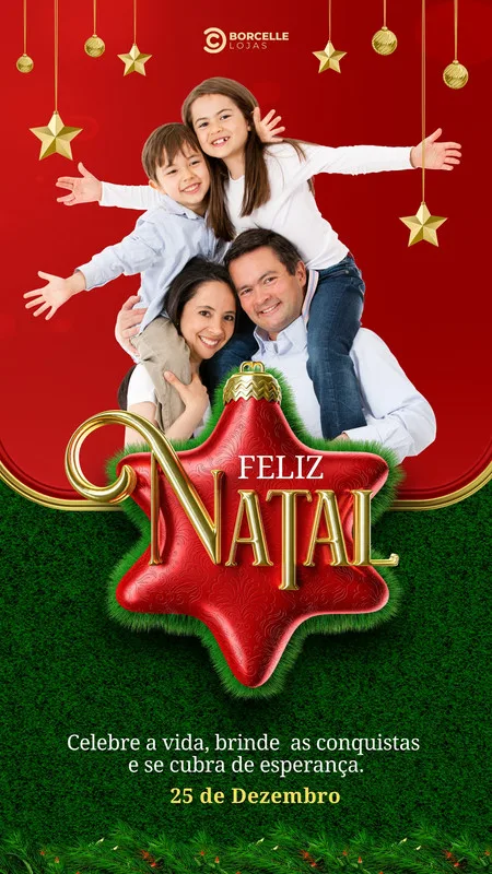 Um template de Story para Instagram com tema de Feliz Natal. Apresenta uma família feliz com crianças nos ombros dos pais, sobre um fundo vermelho com estrelas douradas e enfeites natalinos. Um grande enfeite de Natal em forma de estrela vermelha com a inscrição 'Feliz Natal' em dourado se destaca na parte inferior.