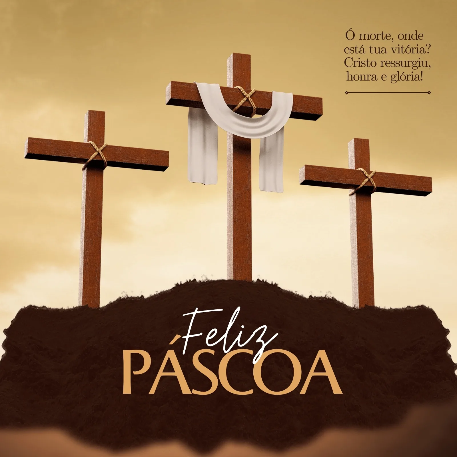 Três cruzes de madeira em um monte de terra, com um pano branco drapeado na cruz central. Texto "Feliz Páscoa" em destaque na parte inferior e uma citação bíblica no canto superior direito. Fundo em tons de marrom e dourado.