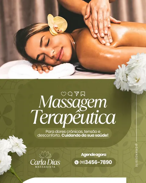 Post para Instagram sobre massagem terapêutica, com uma mulher deitada recebendo massagem nas costas, com uma orquídea amarela no cabelo. A parte inferior tem fundo verde-oliva com o título 'Massagem Terapêutica' em branco, detalhes florais brancos e espaço para contato e logo da massagista Carla Dias. Transmite relaxamento e bem-estar.