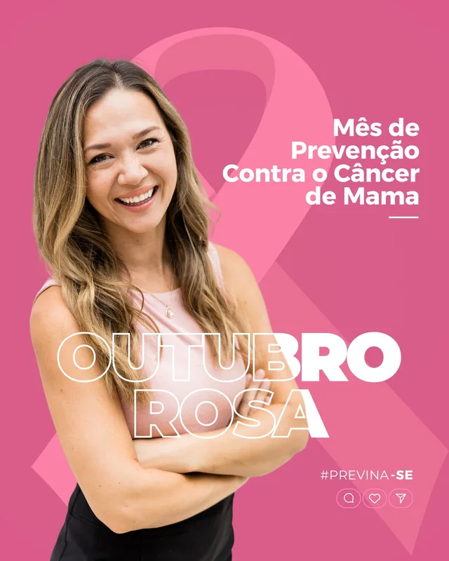 Mulher sorrindo com os braços cruzados, em um fundo rosa com a fita símbolo do Outubro Rosa. O texto "Mês de Prevenção Contra o Câncer de Mama" e "Outubro Rosa" está em destaque, com a hashtag #PREVINA-SE.