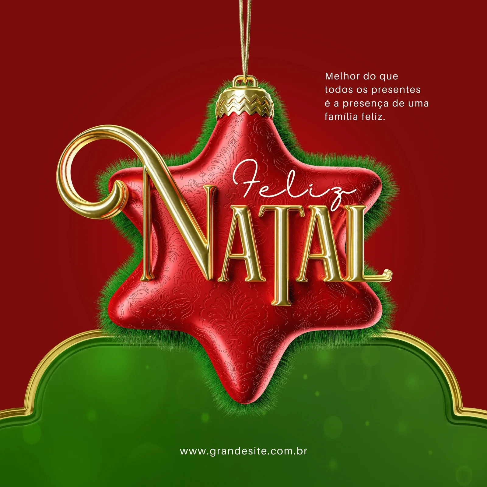 Template de post para redes sociais com tema de Feliz Natal. Uma estrela vermelha decorada com detalhes dourados e bordas verdes fofas, pendurada por um fio. A palavra "Natal" em dourado 3D se destaca, com a frase "Feliz Natal" acima. O fundo é vermelho com uma faixa verde na parte inferior.