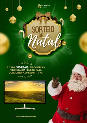 Cartaz de sorteio de Natal com fundo verde escuro e detalhes dourados. Um laço dourado decora o topo, com enfeites natalinos e a frase 'Sorteio de Natal' em destaque. Papai Noel sorri ao lado de uma TV, anunciando o prêmio.