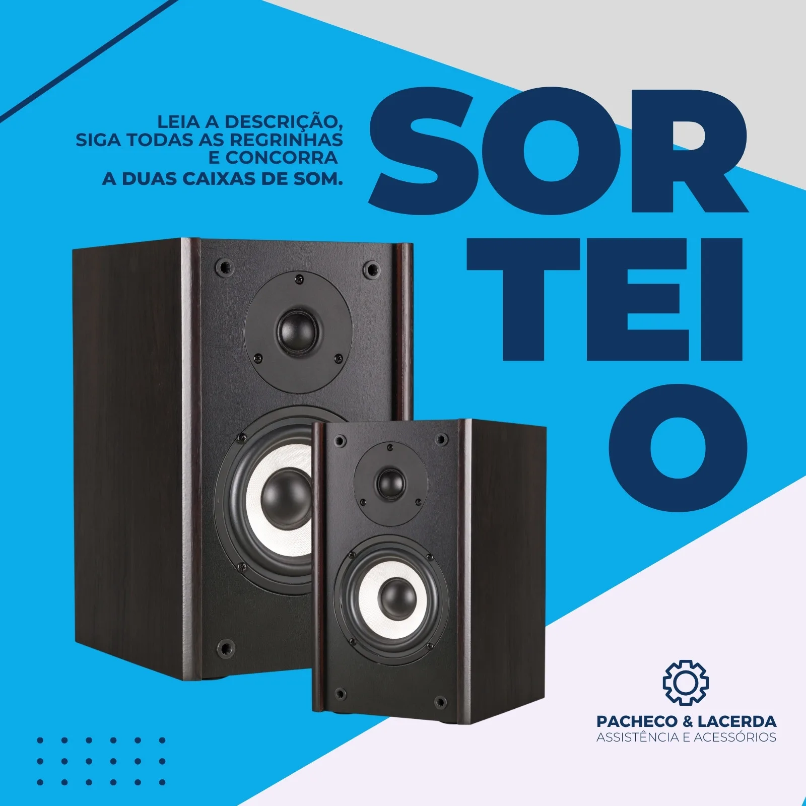 Template de post para Instagram com fundo azul e branco, destacando duas caixas de som pretas. O texto 'SORTEIO' em letras grandes e azuis, com instruções para participar na lateral. Inclui o logo 'Pacheco & Lacerda Assistência e Acessórios'.