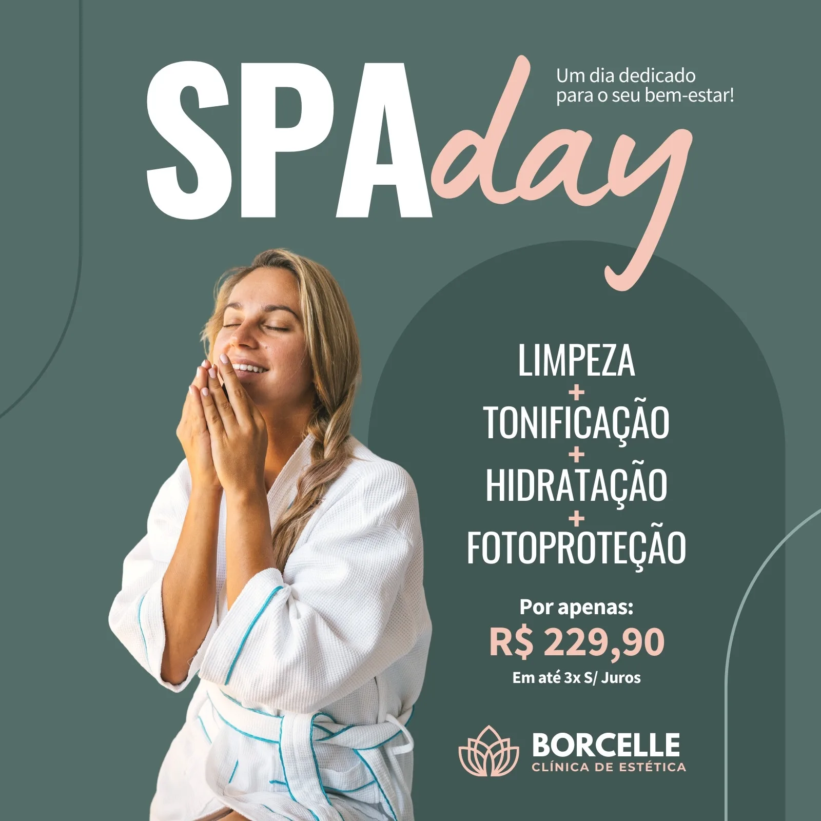 Mulher sorrindo com os olhos fechados, vestindo um roupão branco, em um post de clínica de estética promovendo um combo de Spa Day com serviços de limpeza, tonificação, hidratação e fotoproteção.